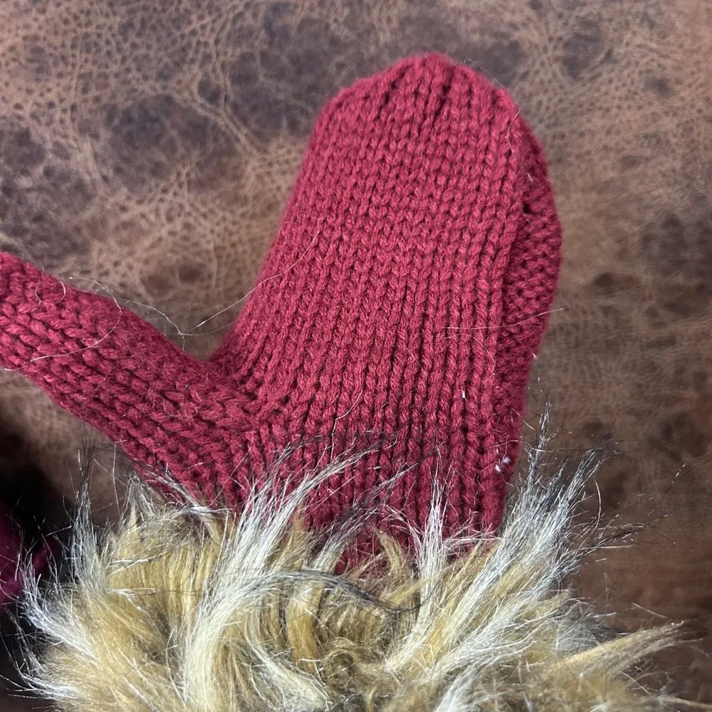 NWT Harley Davidson‎ Women's Mitten and Faux Fur Beanie Set Burgundy